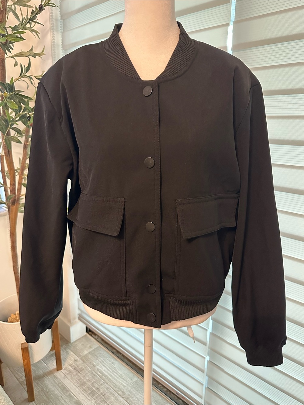 Chic Black Utility Cargo Bomber Jacket - Size M 🖤